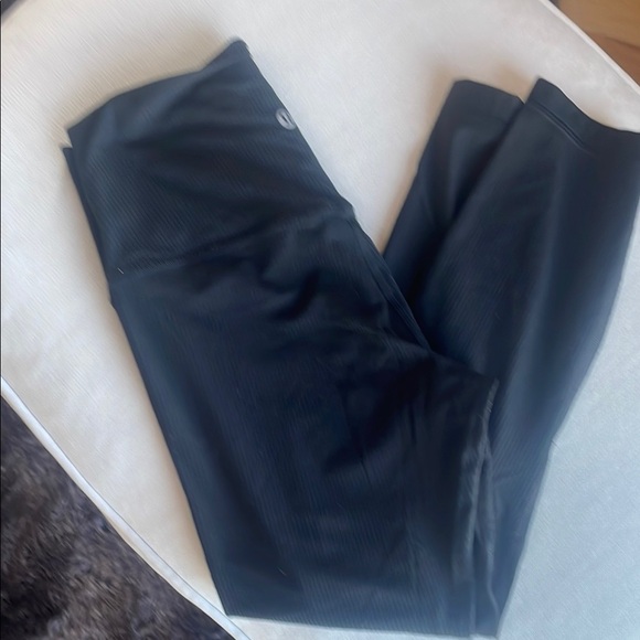 Lululemon Align Ribbed High-Rise Pant 25"
Black Size 6 - Picture 7 of 9